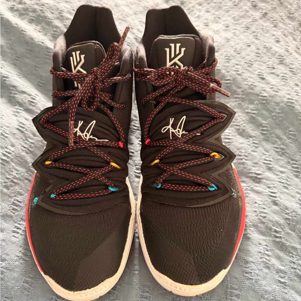 Nike Kyrie 5 Friends edition